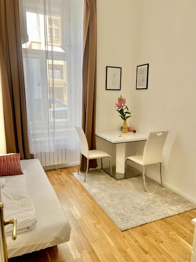Angeloroma Deluxe Apartment Прага Екстер'єр фото