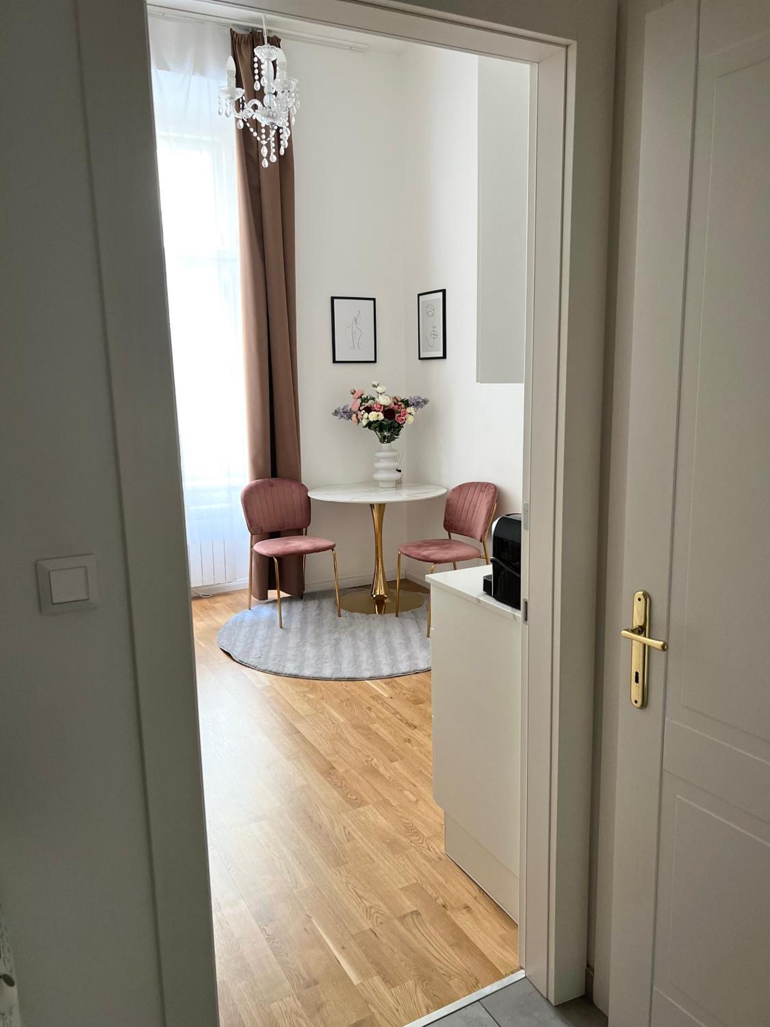 Angeloroma Deluxe Apartment Прага Екстер'єр фото